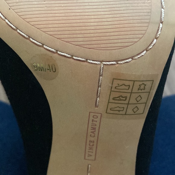 Stunning Vince Camuto Suede shoes - Picture 3 of 4